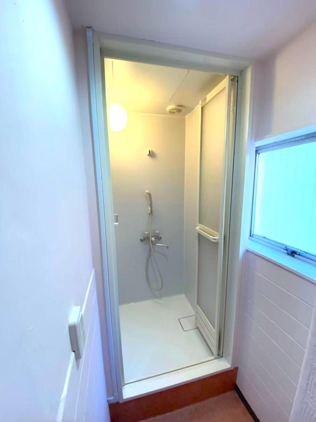 Triple Room Shower