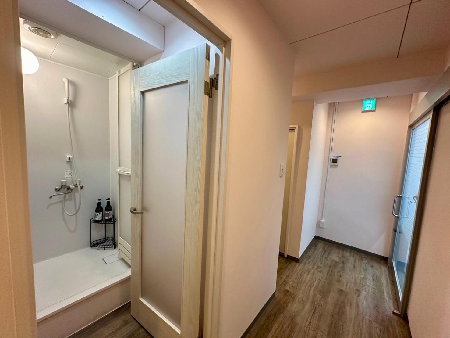 Triple Room Shower